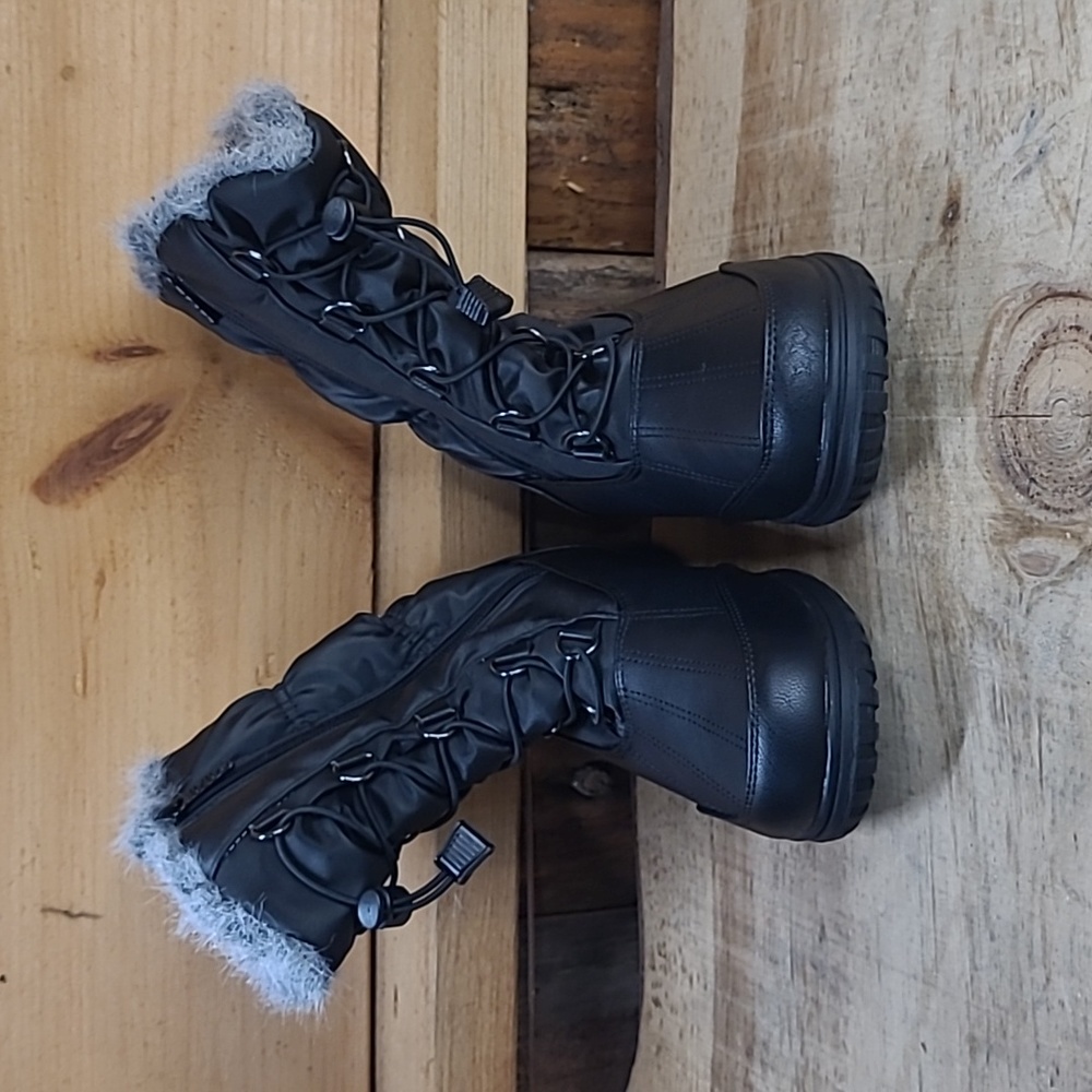 Womens Size 7 Black Totes boots